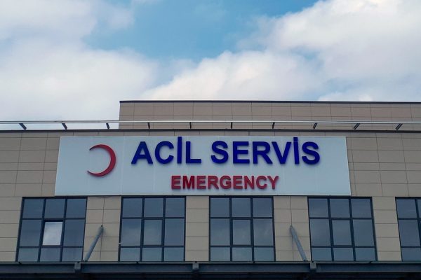 Acil Serviste Şok İddia: Sedye Üzerindeki Hastadan Para Talep Edildi
