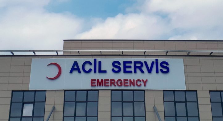 Acil Serviste Şok İddia: Sedye Üzerindeki Hastadan Para Talep Edildi